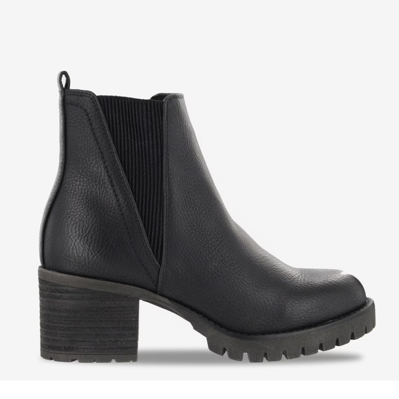 Mia Jody Chelsea Boot - Picture 8 of 11